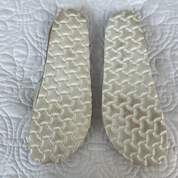 Women size 9 camo sandals - Picture 2 of 4